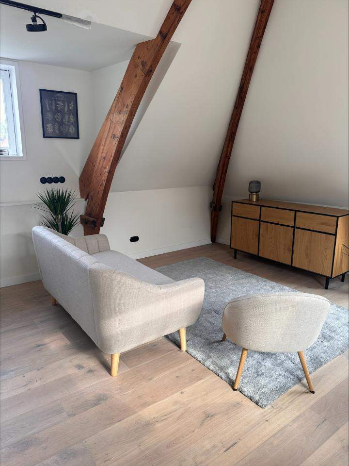 Image 2 of 7