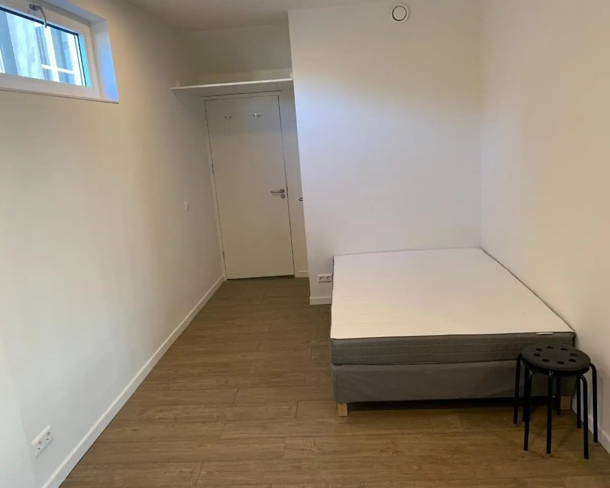Image 4 of 10