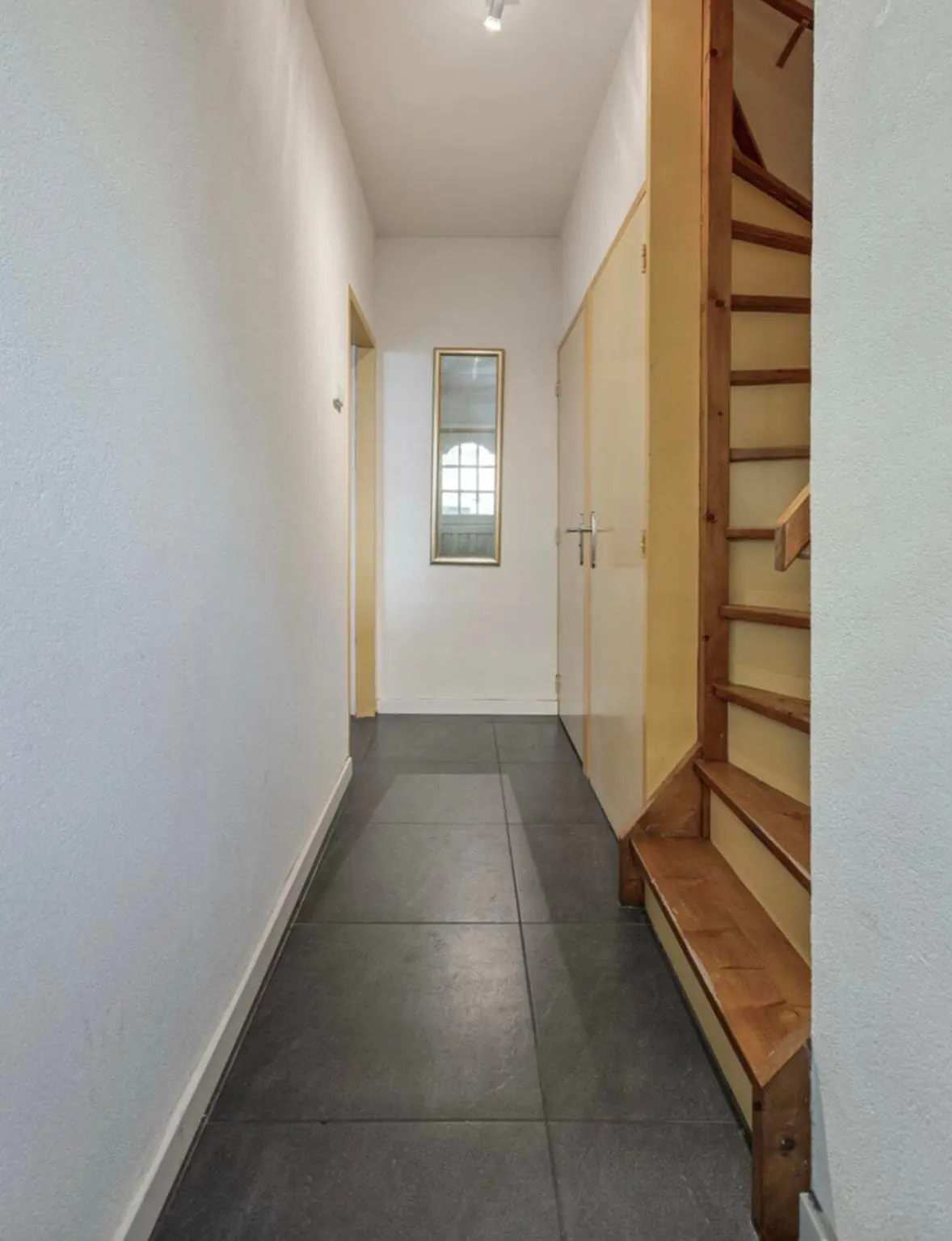 Image 2 of 7