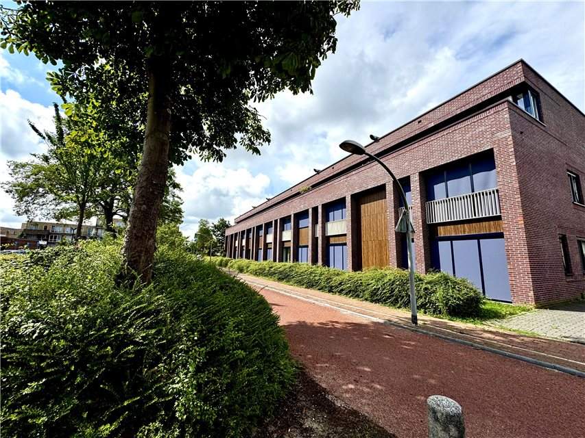 Image 4 of 4
