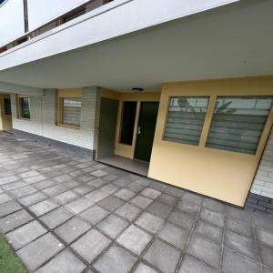 Image 2 of 6