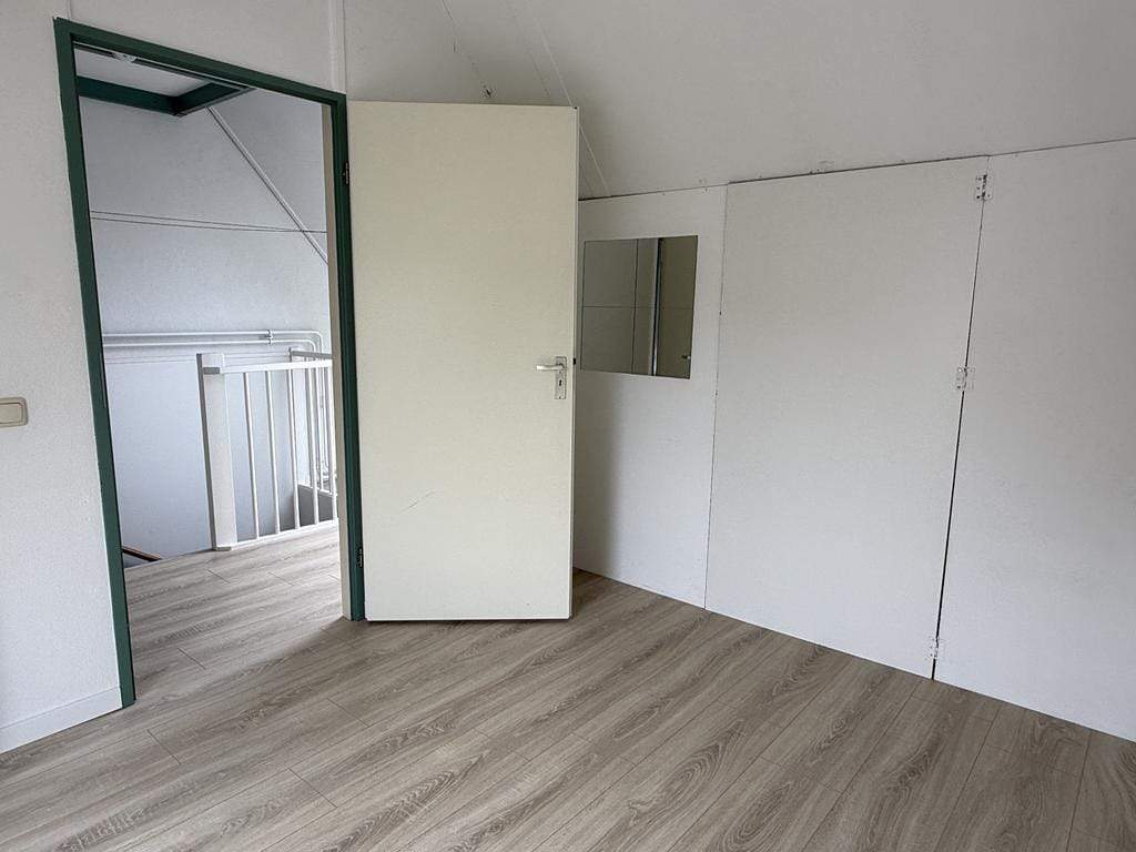 Image 10 of 16