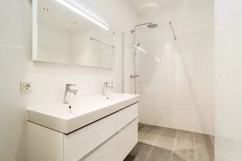 Apartamento de tres habitaciones en Van Eeghenstraat, Ámsterdam - En alquiler