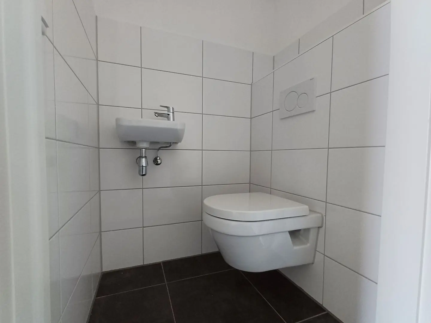 Image 4 of 6