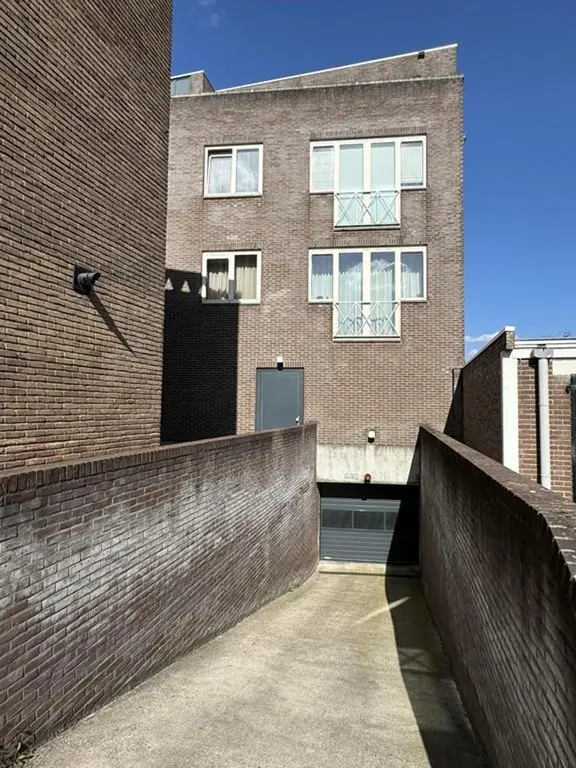 Image 10 of 11