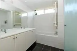 Image 3 of 7