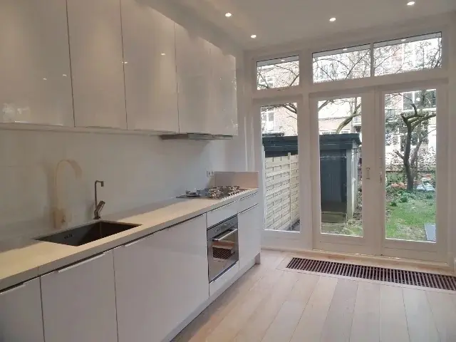 Image 4 of 18