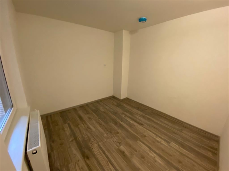 Image 3 of 9