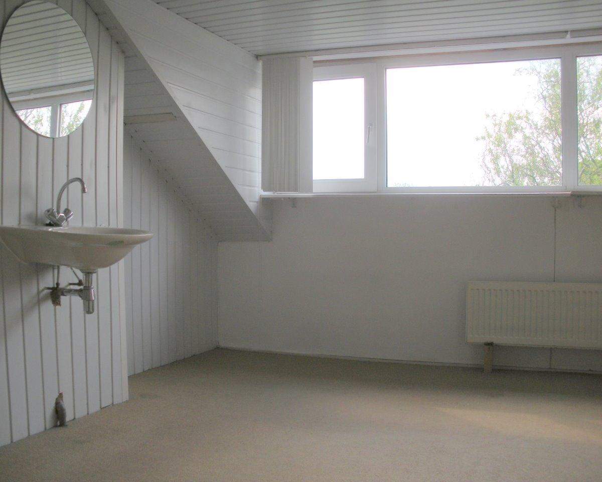 Image 3 of 9