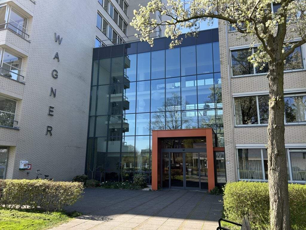 Image 1 of 6
