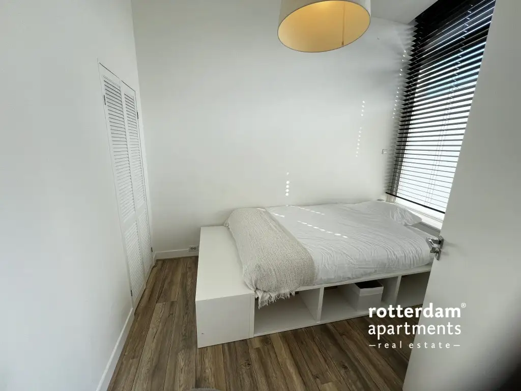 Image 4 of 23