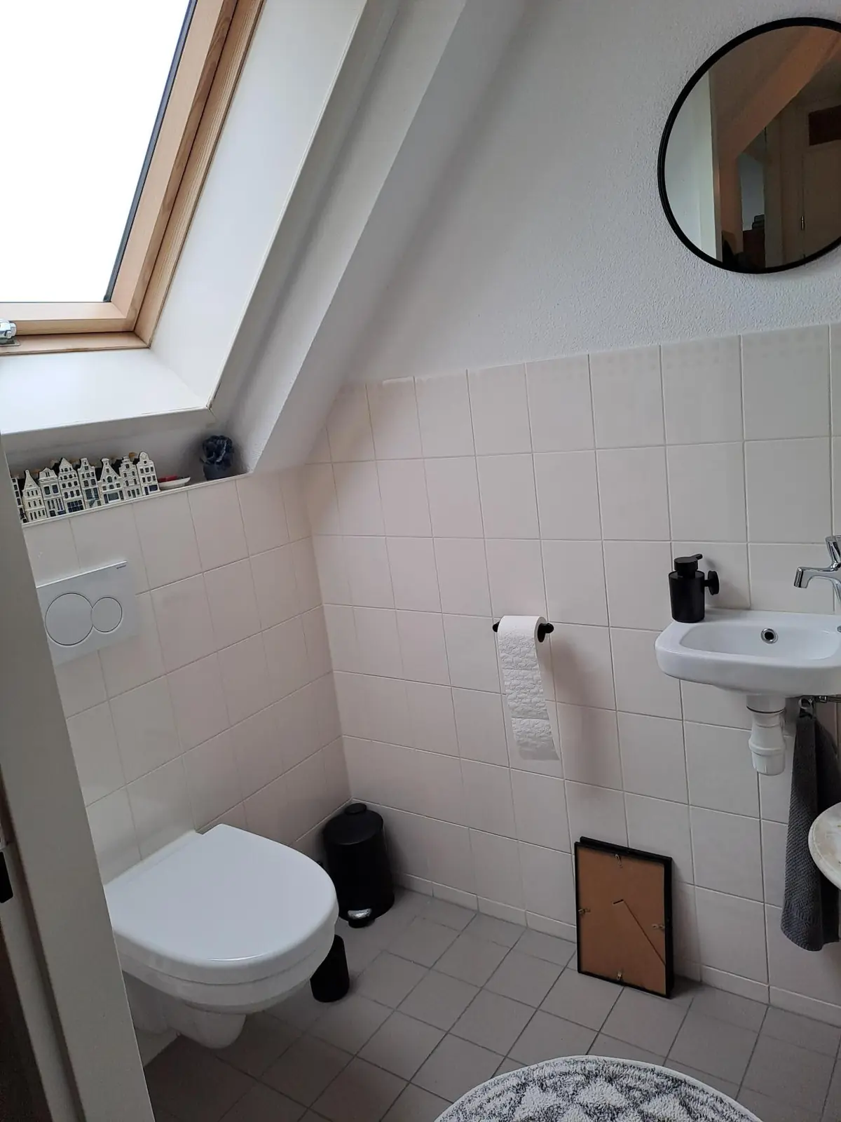 Image 4 of 9