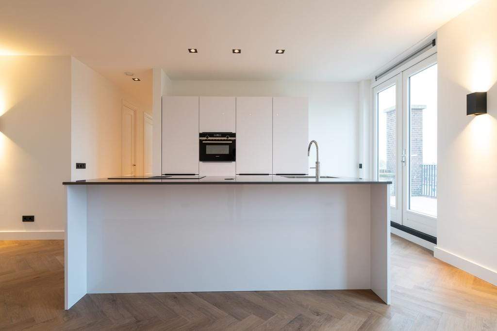 Image 10 of 27