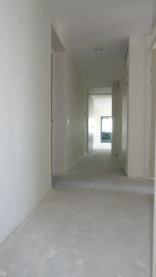 Image 2 of 7