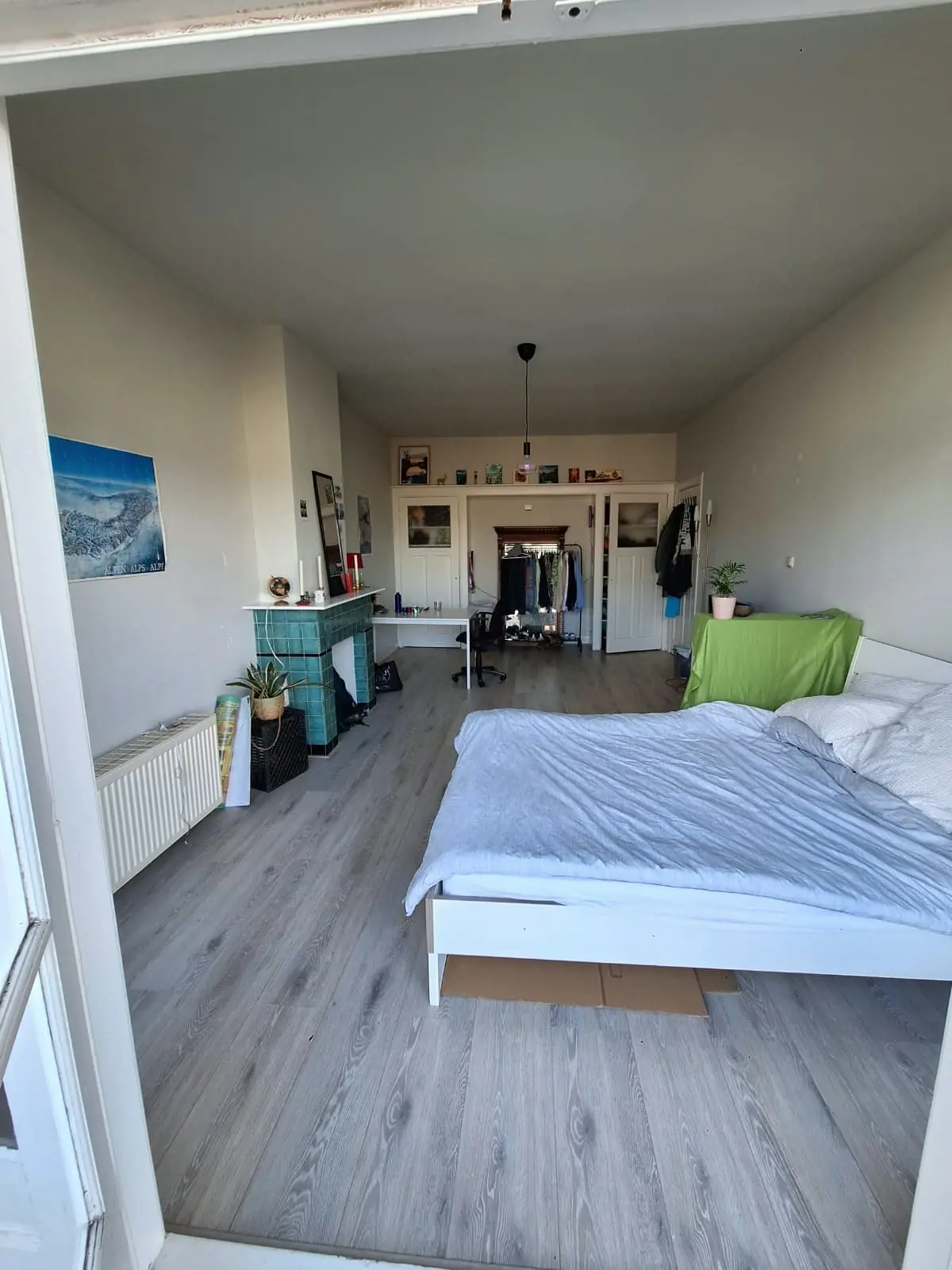 Image 2 of 9