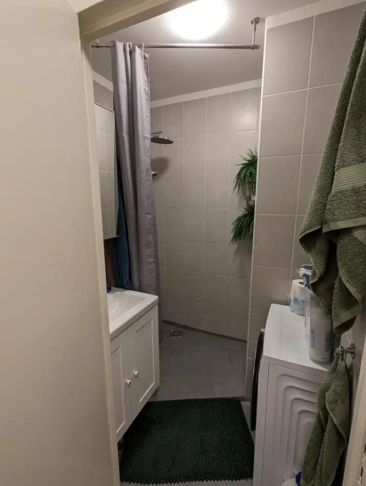 Image 4 of 7