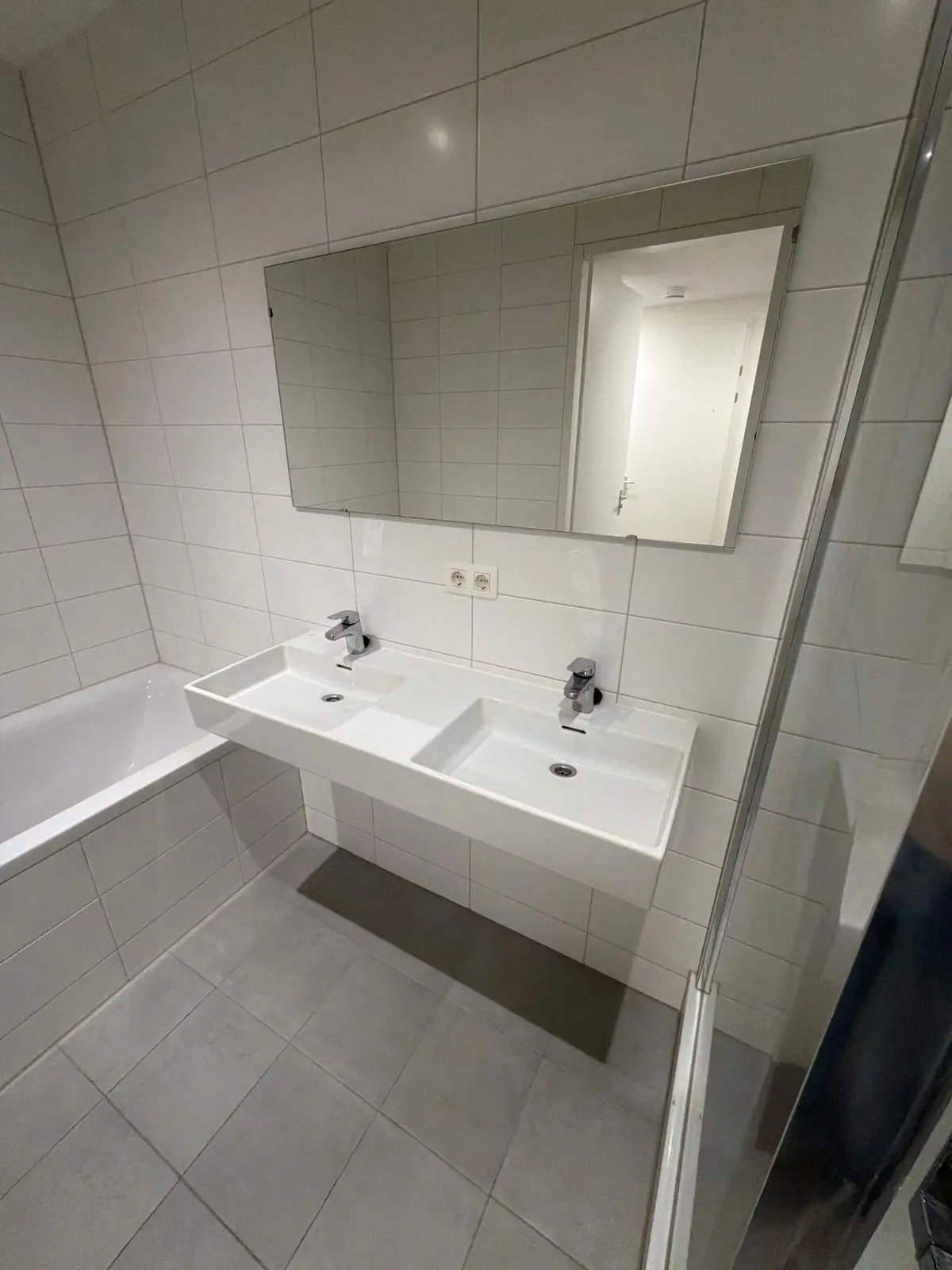 Image 11 of 28