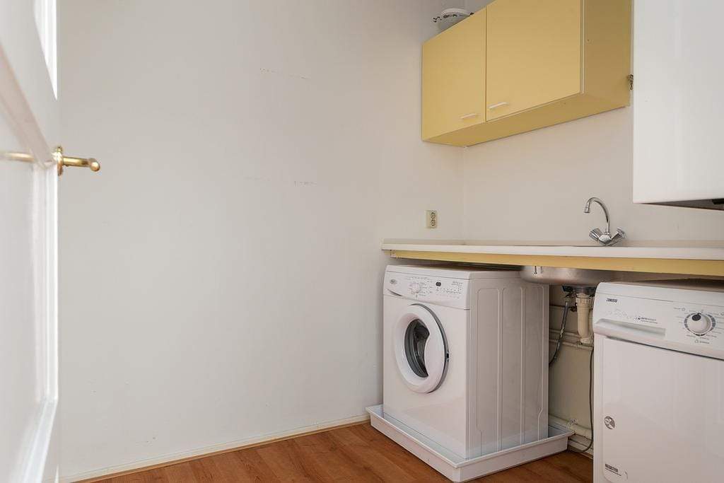 Image 10 of 28