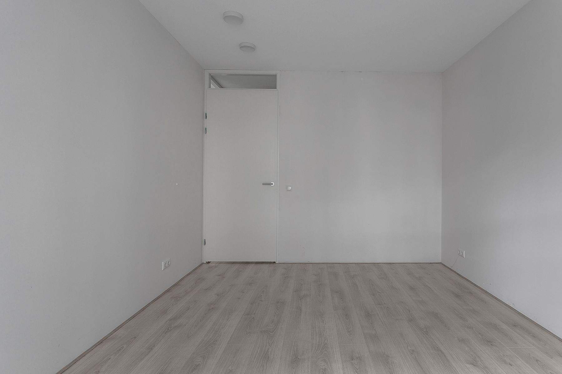 Image 5 of 8