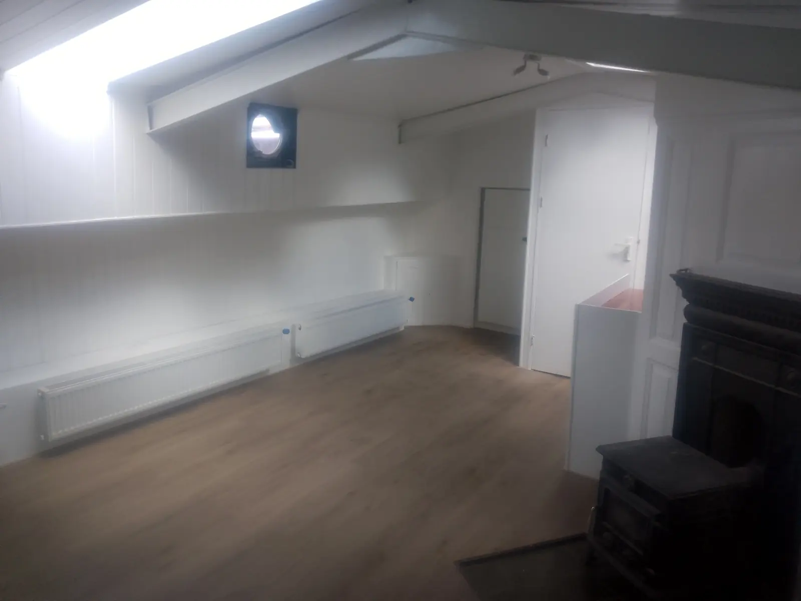 Image 2 of 7