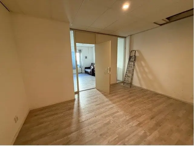 Image 1 of 6
