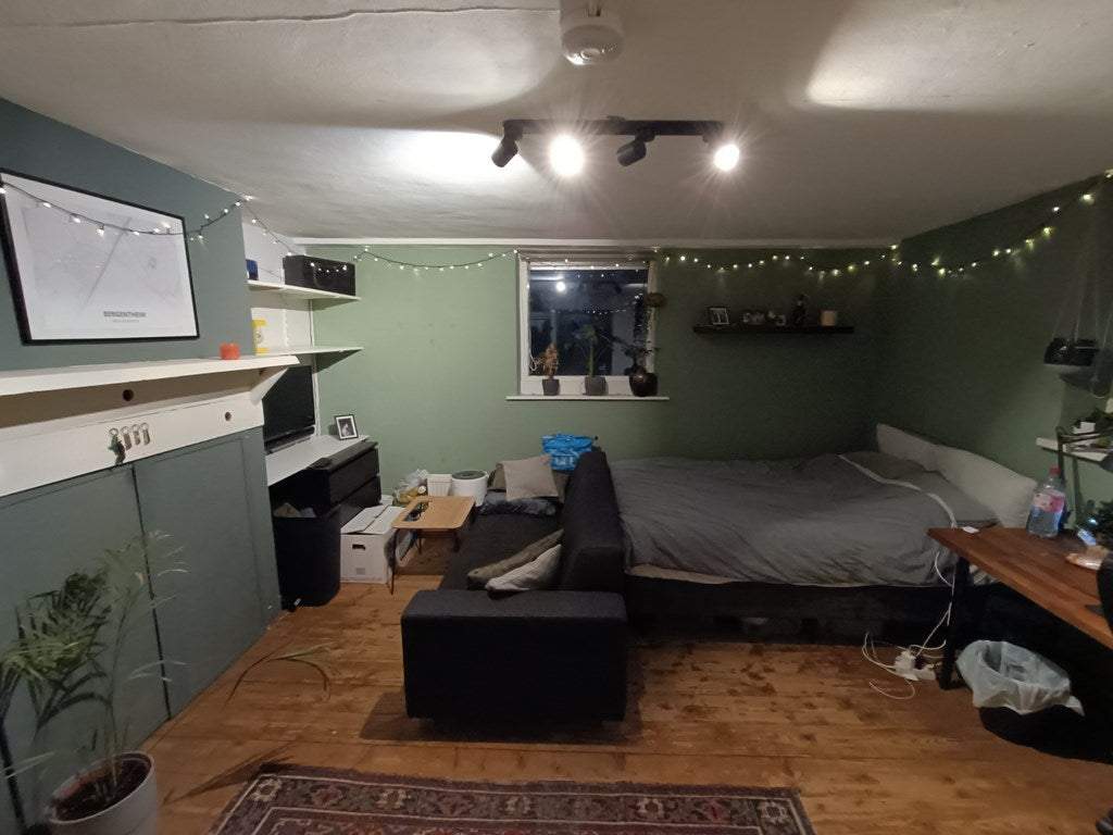 Image 3 of 9