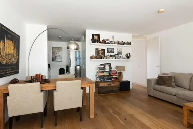 Image 4 of 7