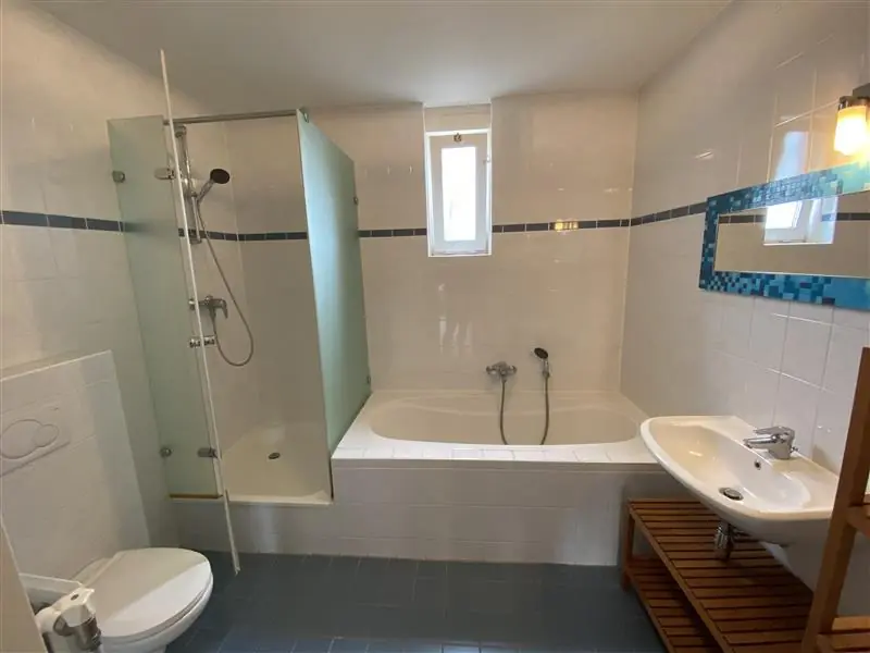 Image 22 of 28