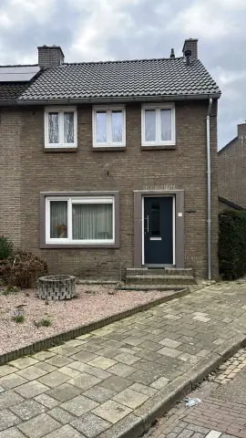 Hoekwoning Pastoor Geelenplein, Meerssen - Te Huur