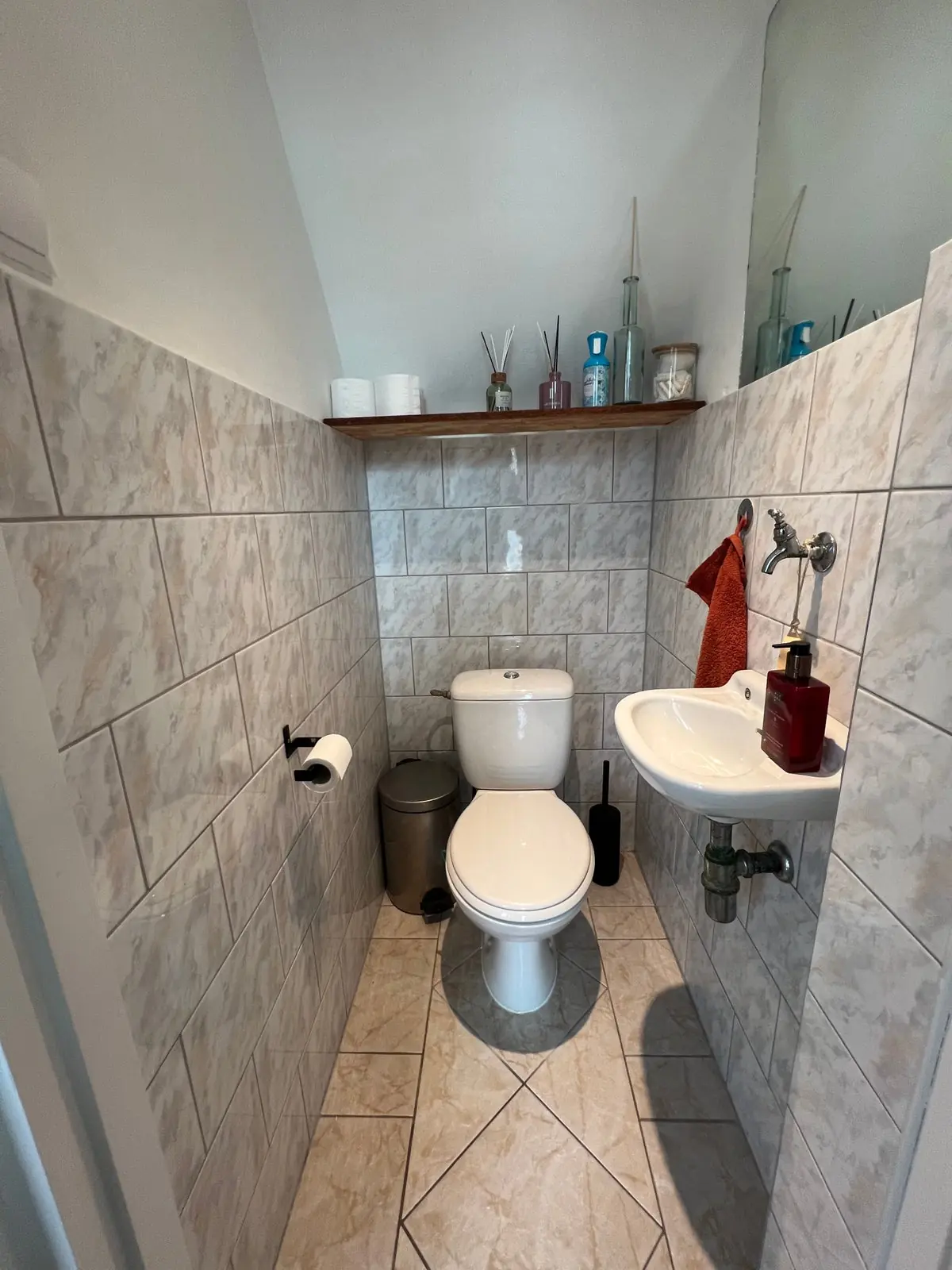 Image 3 of 25