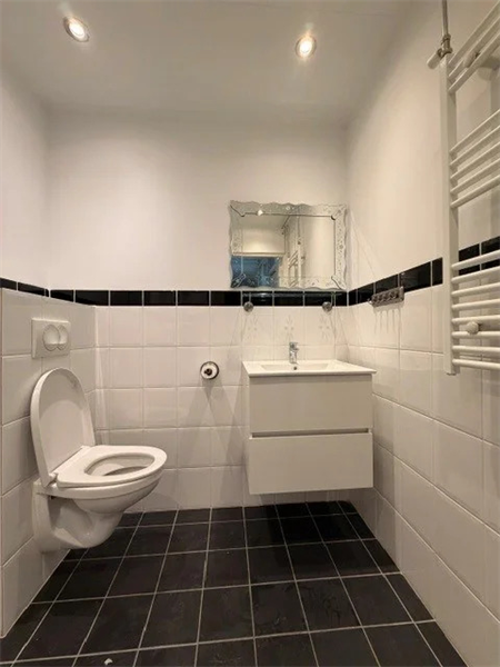 Image 2 of 8