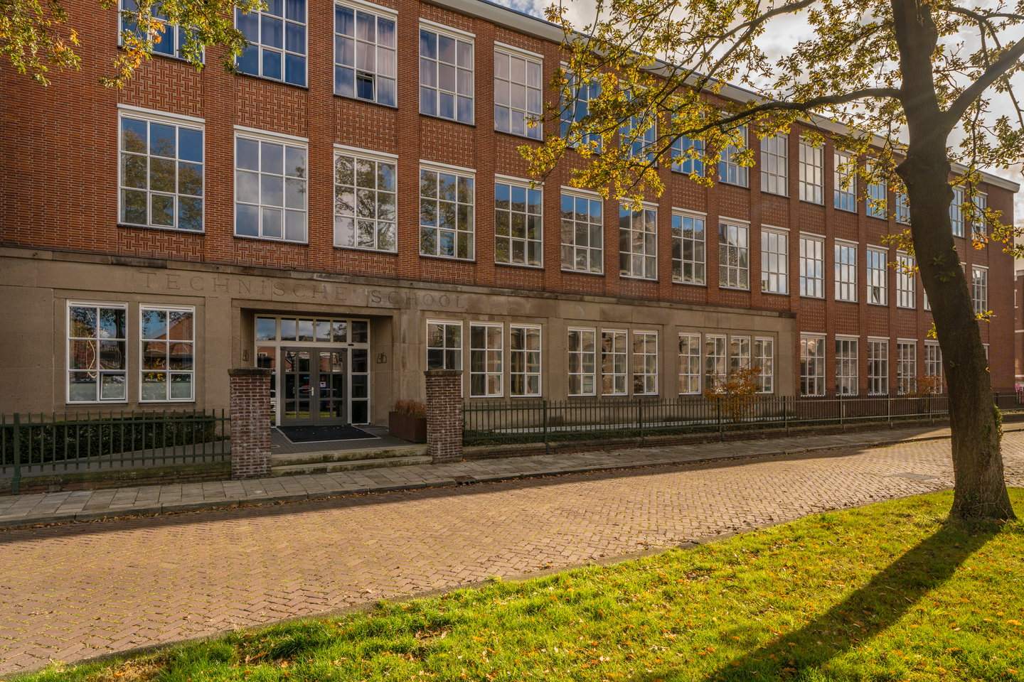 Afbeelding 1 van 12