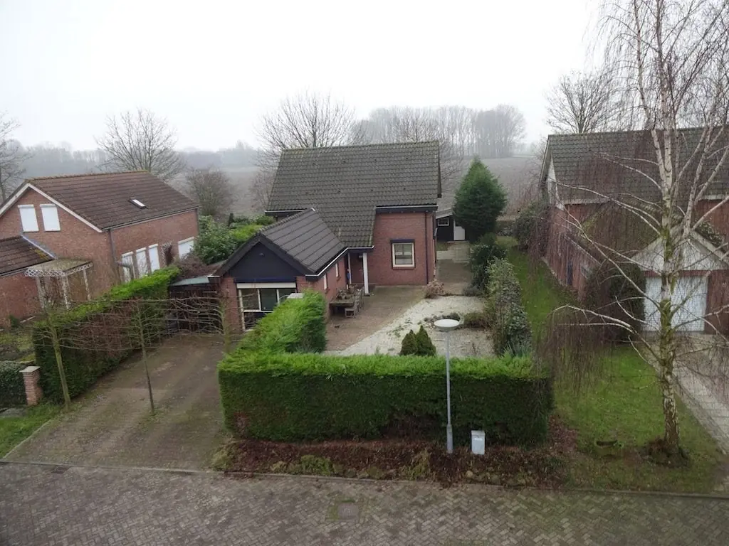 Image 27 of 32
