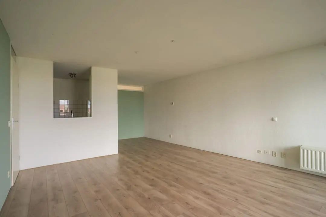 Image 2 of 21
