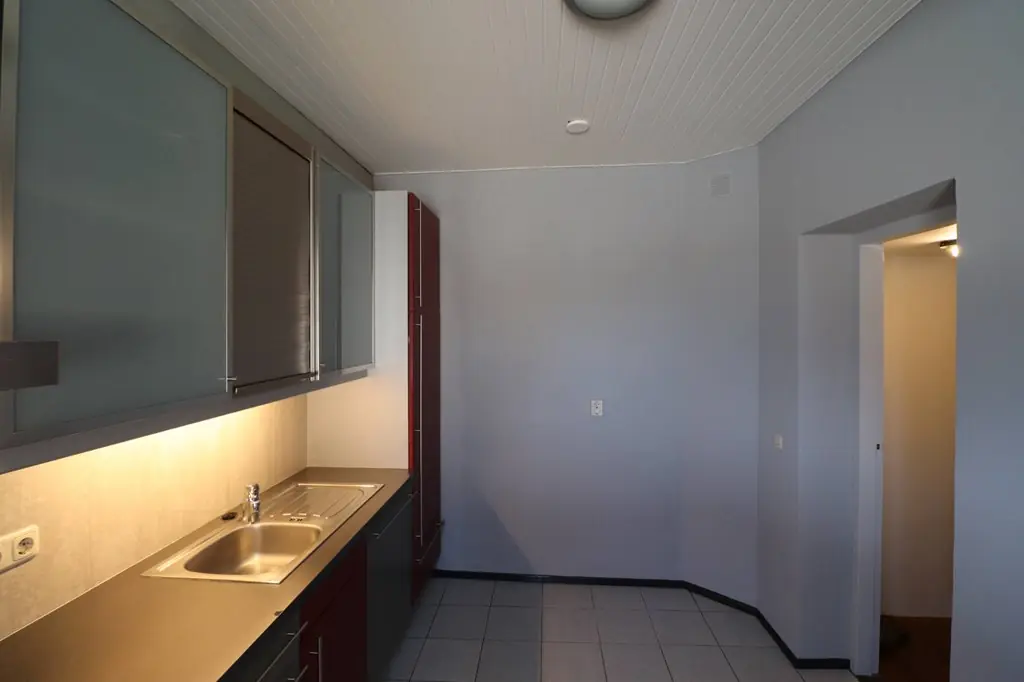 Image 2 of 15