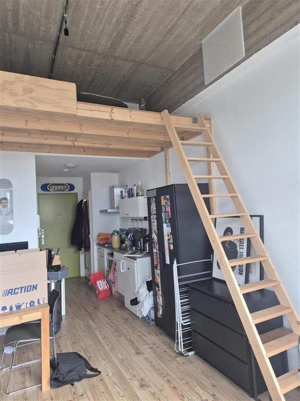 Image 2 of 4
