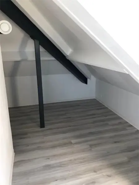 Image 4 of 8