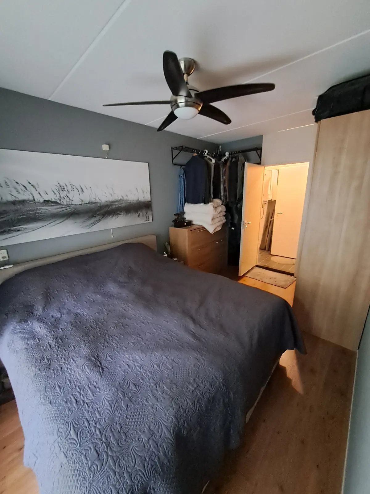 Image 4 of 5