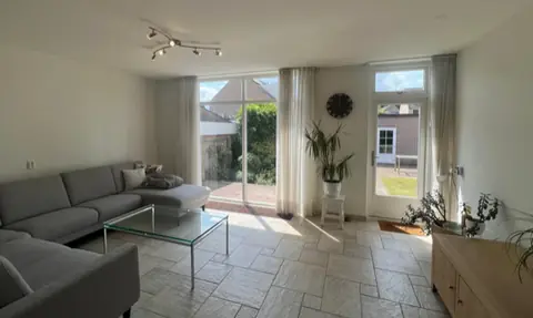 Casa de esquina con 5 dormitorios, Veldhoven - En alquiler