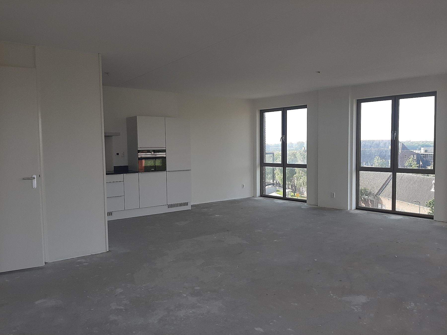Image 4 of 8