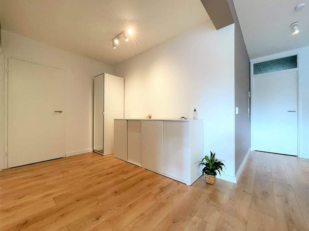 Image 11 of 24