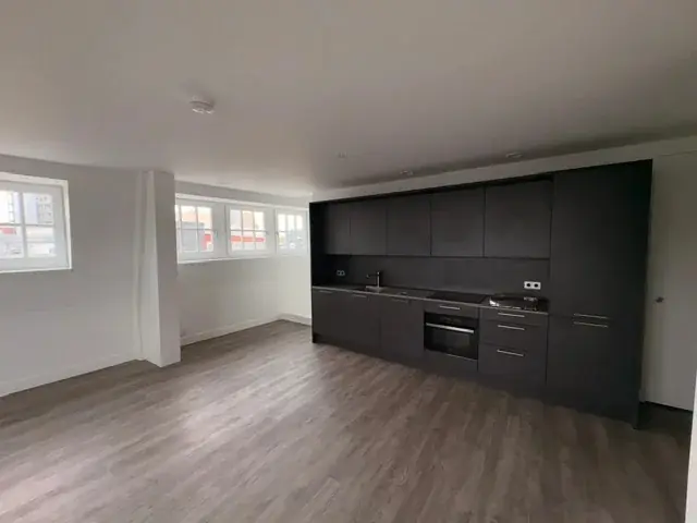 Image 6 of 18