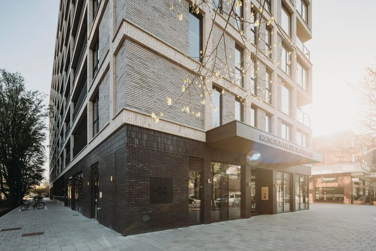 Image 4 of 19