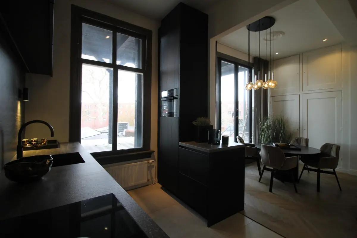Image 7 of 20