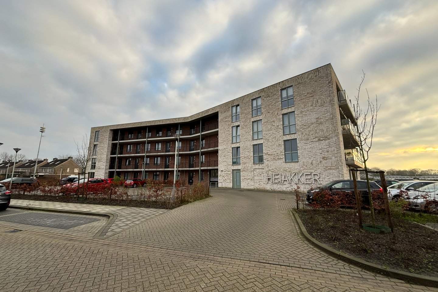 Bild 1 von 12