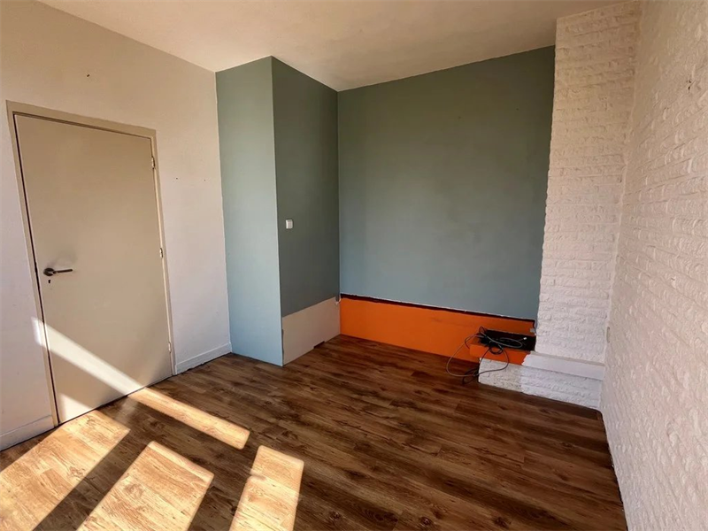Image 4 of 7