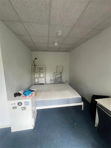 Image 3 of 8