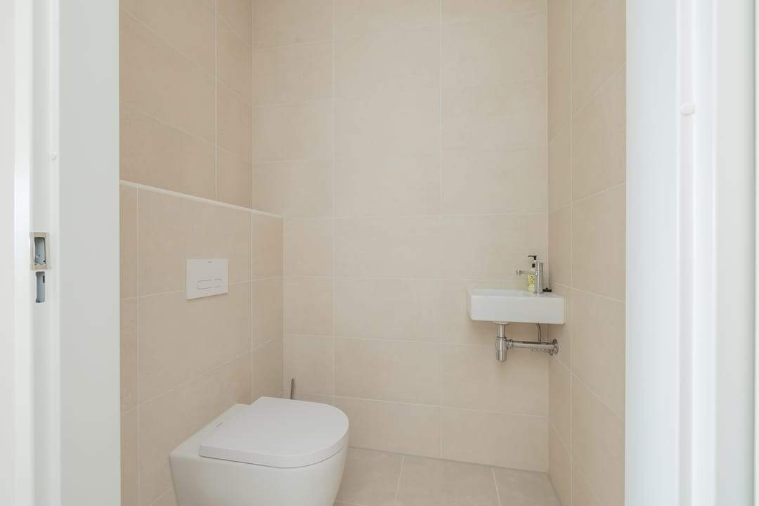 Image 11 of 27