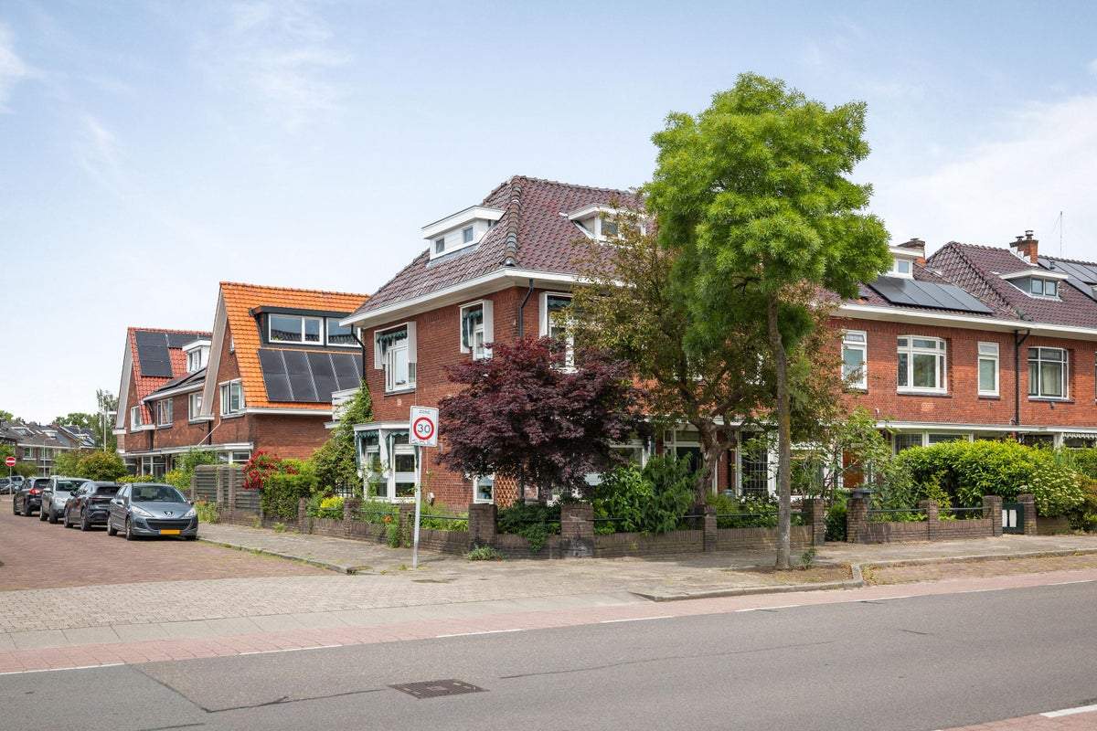 Bild 2 von 32
