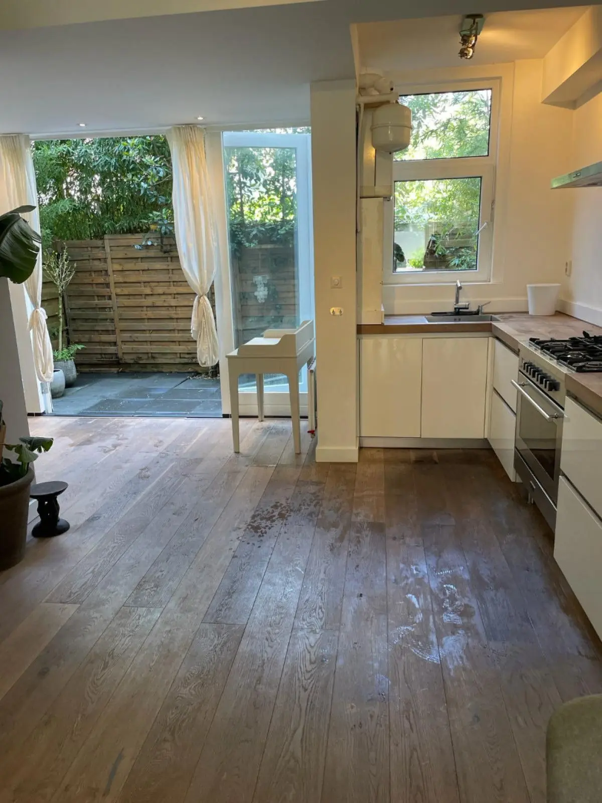 Image 10 of 18